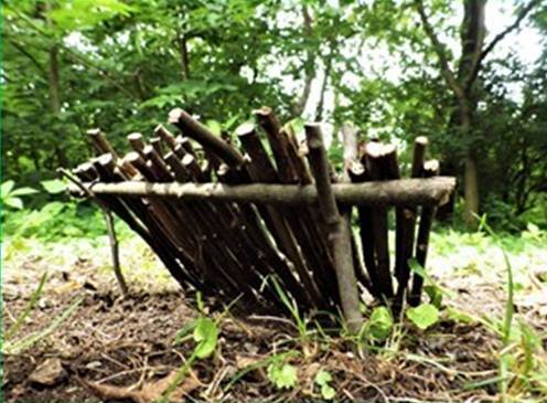 BUILDING MINIATURE LEAN TO