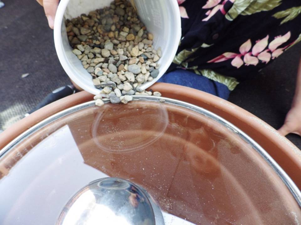 GRAVEL ON POT