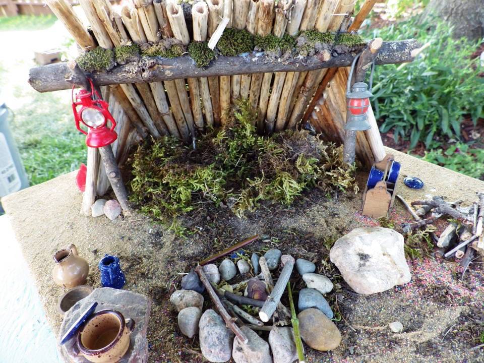 MINIATURE LEAN TO CAMPSITE