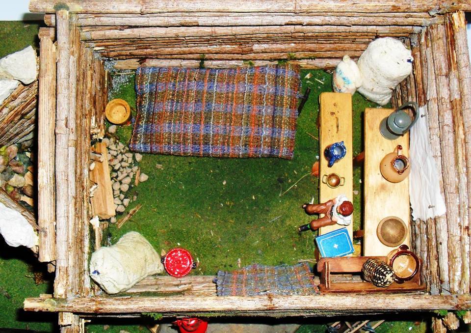 MINITAURE LOG CABIN INTERIOR