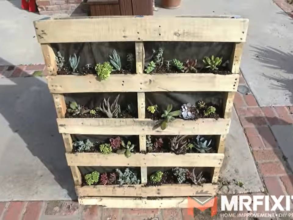 PALLETTE PLANTER