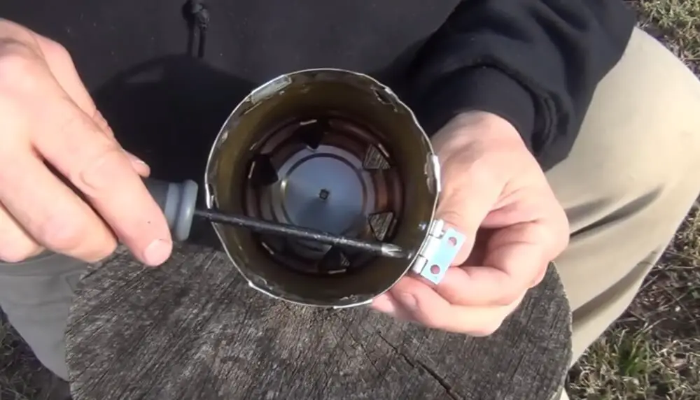 Attaching Hinge to Can