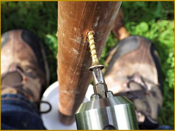 Attaching The Bungee Screws
