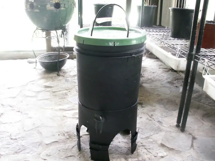 Bucket Vermiculture composter