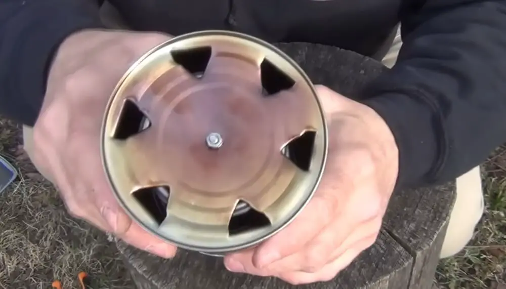 Cans Attached With Bolt