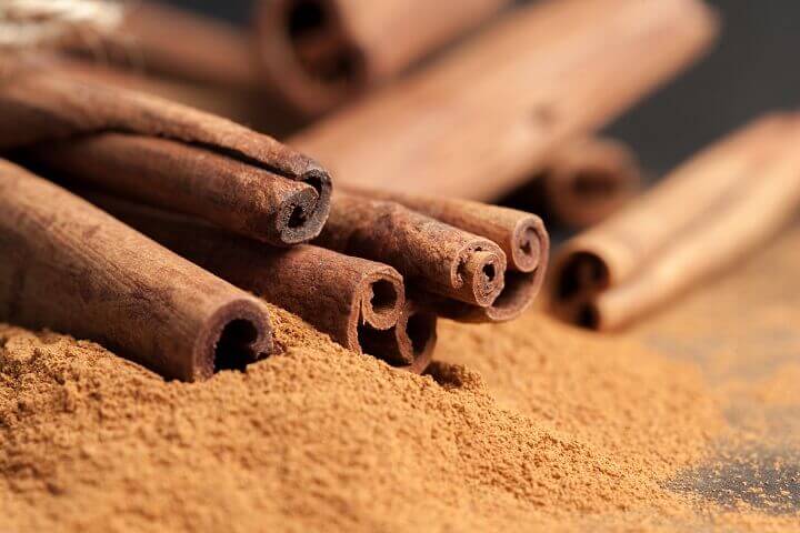 Cinnamon Sticks with Powder