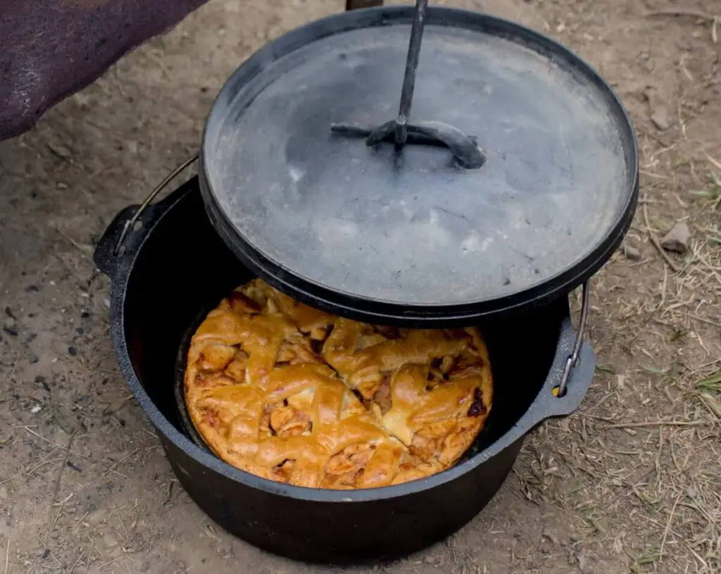 Dutch Oven Apple Pie