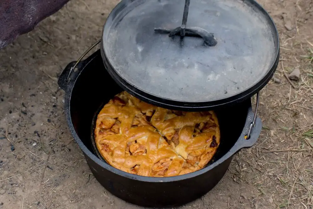 Dutch Oven Apple Pie