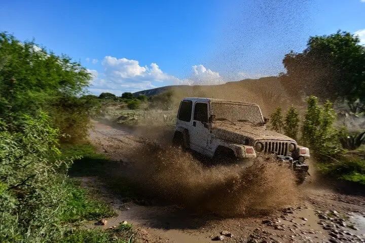 Jeep Bugging Out